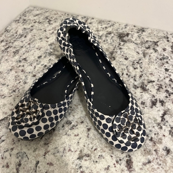 🔹️TORY BURCH🔹️ navy blue & white polka dots Ballet flats size 8 ✨️💙 - Picture 3 of 12